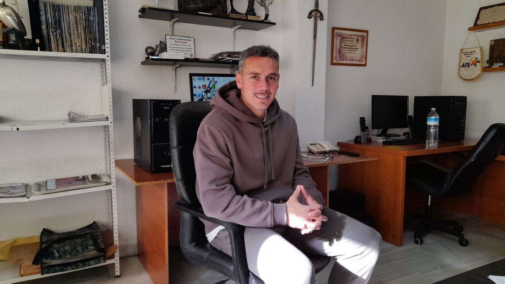 antonio en la oficina