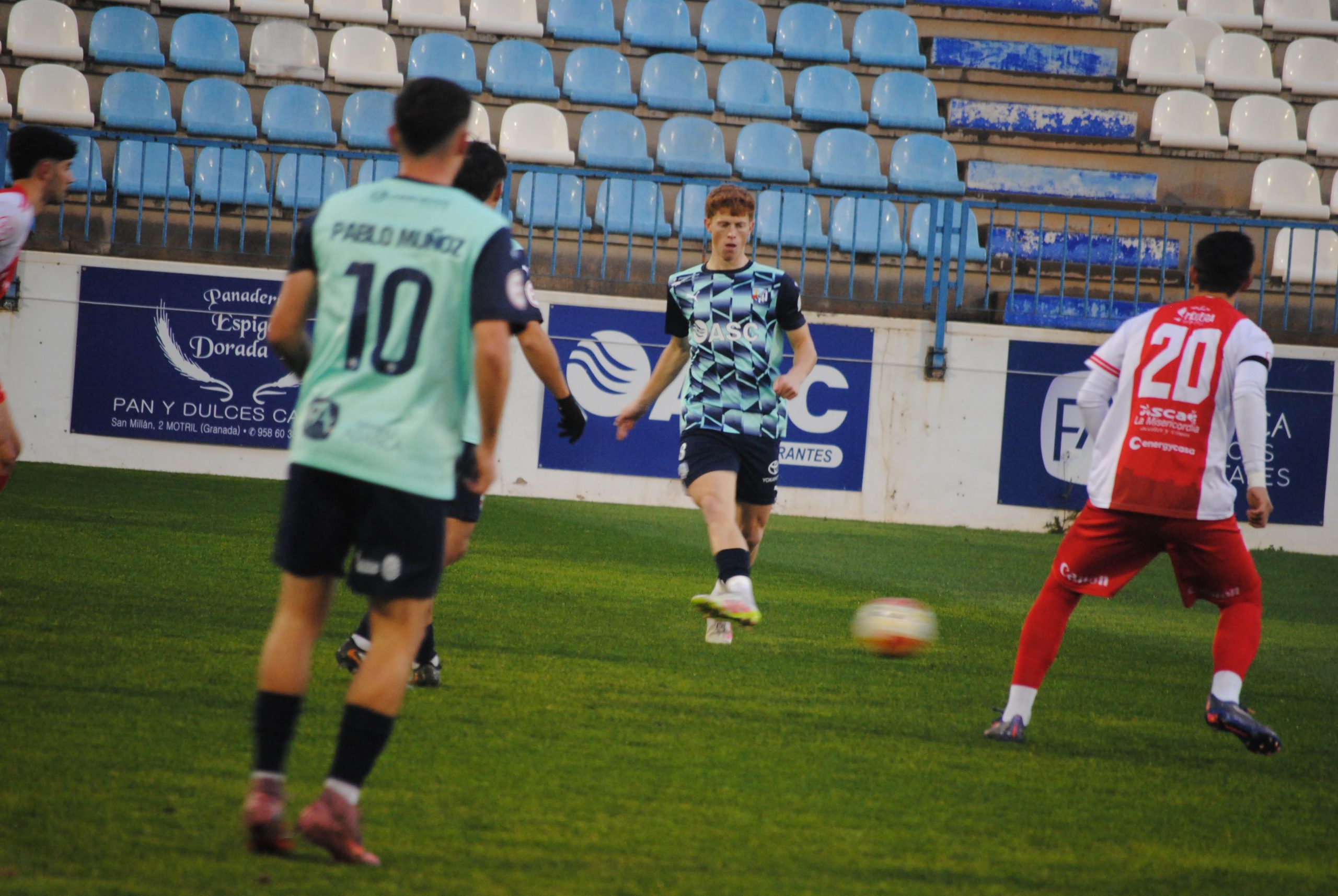 Magnífica versión de Cameron, que hizo el tercer tanto del Motril.