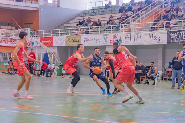 El base argentino Agustín Bualó volvió a ser el jugador motrileño más destacado.