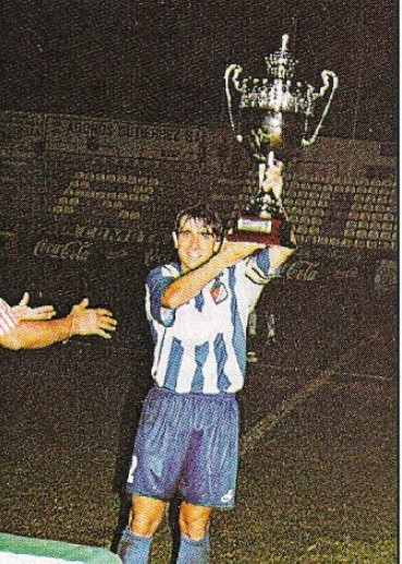 Levantando el XXX Trofeo Ciudad de Motril tras imponerse al Poli Ejido en la tanda de penaltis