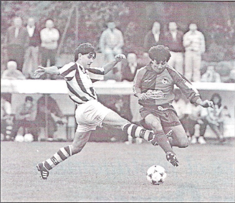 El jugador del Langreo puede dar fe de que Indias, defendiendo la camiseta del Beasain (temporada 1995-96), no es de los que esconden la pierna