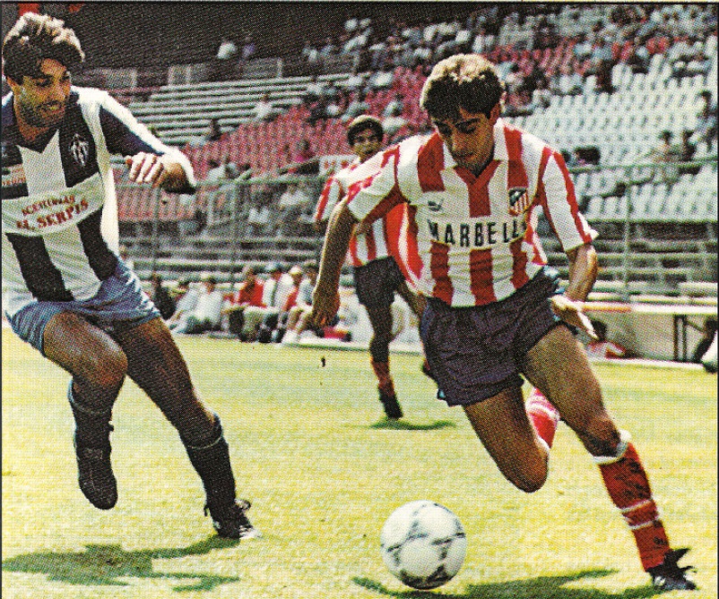 Txema empezó jugando de delantero y de media punta. La imagen corresponde a un At. Madrid B - Alcoyano. Vencieron los colchoneros por 1-0, gol marcado por el actual capitán del Motril