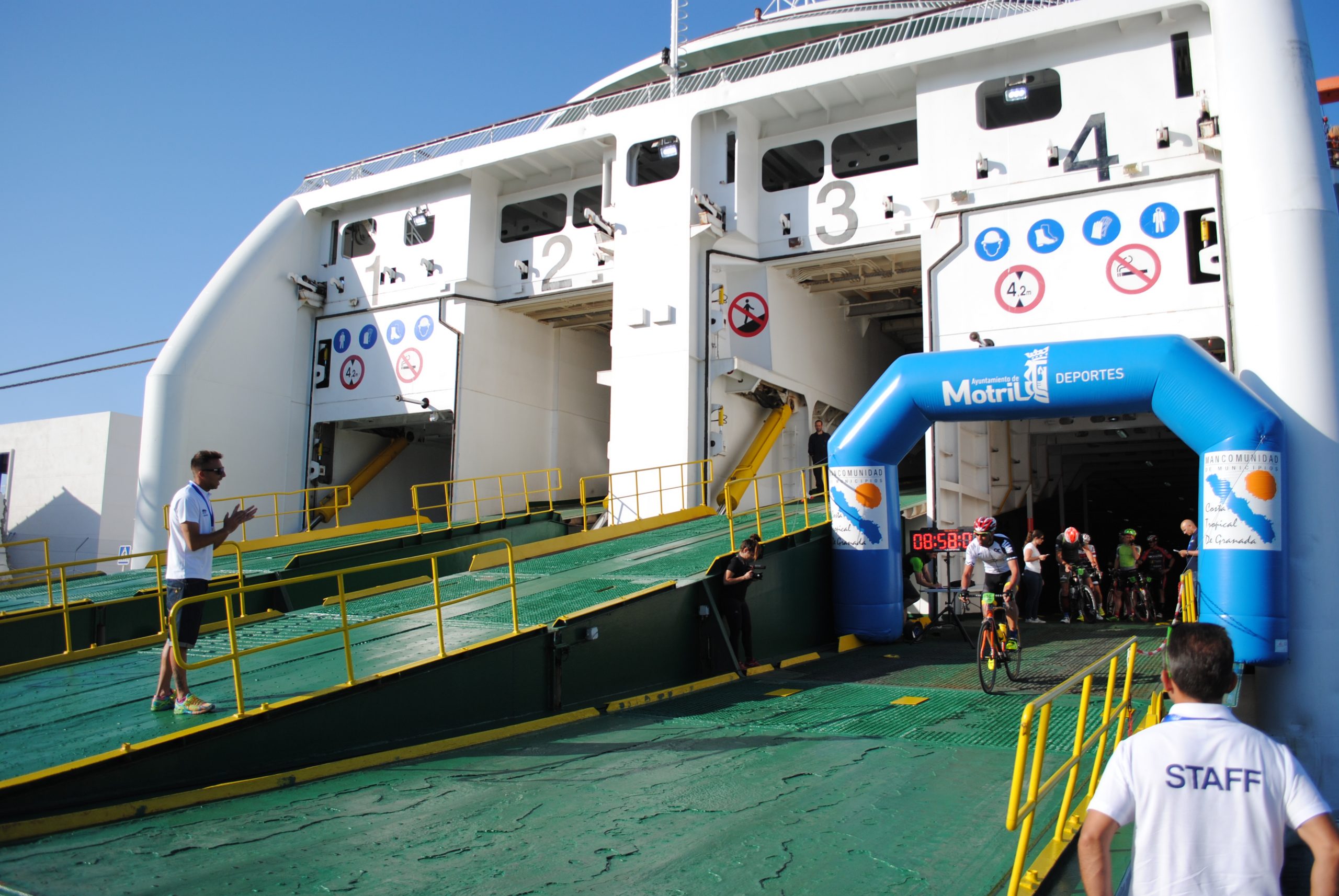 ORIGINAL Y ESPECTACULAR. La segunda etapa en 2016 partió del ferry “Volcán de Timanfaya”.