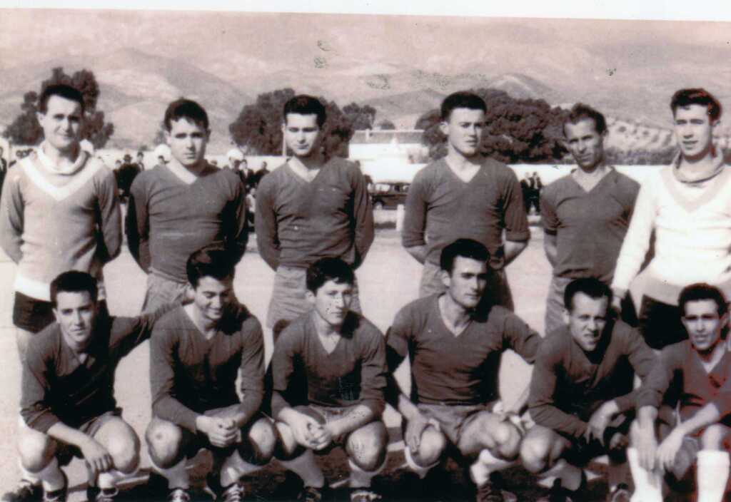 EL MEJOR CLARÍN. Alineación clarinista en la Liga Regional de Ascenso a Tercera División, temporada 1962-63. De pie: Rafa, Paqui, Carranza, Hita, Aragón y Cambeiro. Agachados: Fali, Guzmán, Villalta, Abarca, Caro y Medina.

