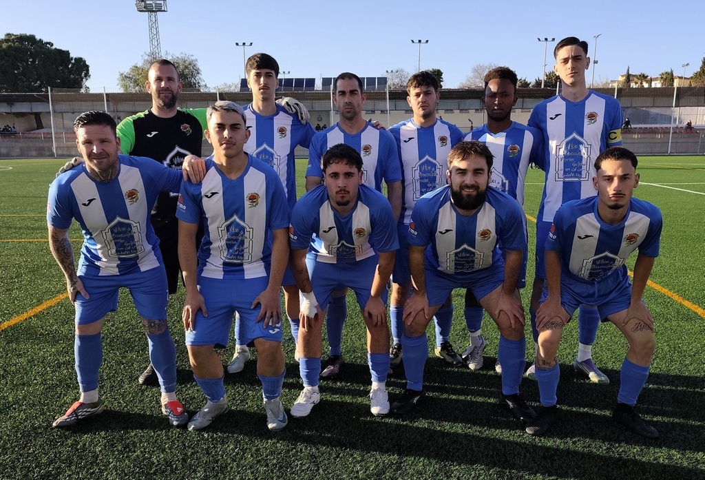 El Vélez de Benaudalla compite en la Tercera Andaluza Sénior. En la última jornada goleó a domicilio al Padul Balompié. Este fue el once inicial