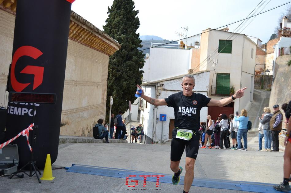 David Lorenzo entra en meta en la Carrera de La Naranja
