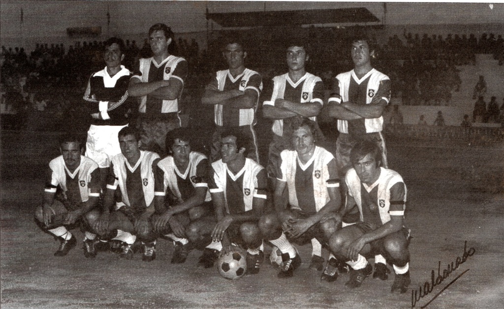 Este es el once inicial del C.D. Motril que se enfrentó al Córdoba en el primer partido del Triangular “Ciudad de Motril”. De pie: Godoy, Rojas, Chaparro, Aranda y Manolín. Agachados: Patuli, Jorgoso, Blanco, Rex, Novo y Real