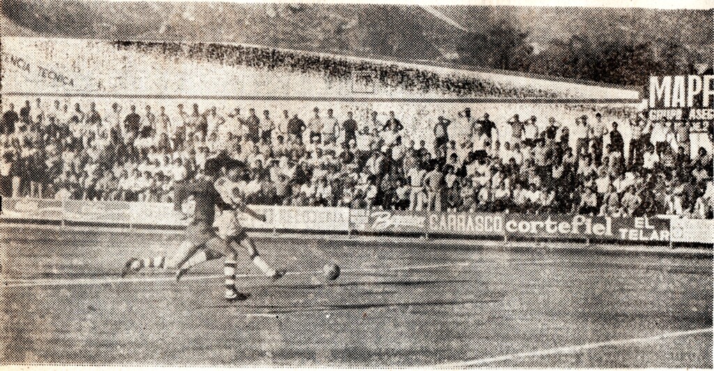 De esta forma marcaba Andrés Terrón, al Jerez Industrial, el primer gol del C.D. Motril en Tercera División en el Escribano Castilla. El delantero de Cortes de Baza, que procedía del Recreativo de Granada, ficharía la siguiente temporada por el Córdoba