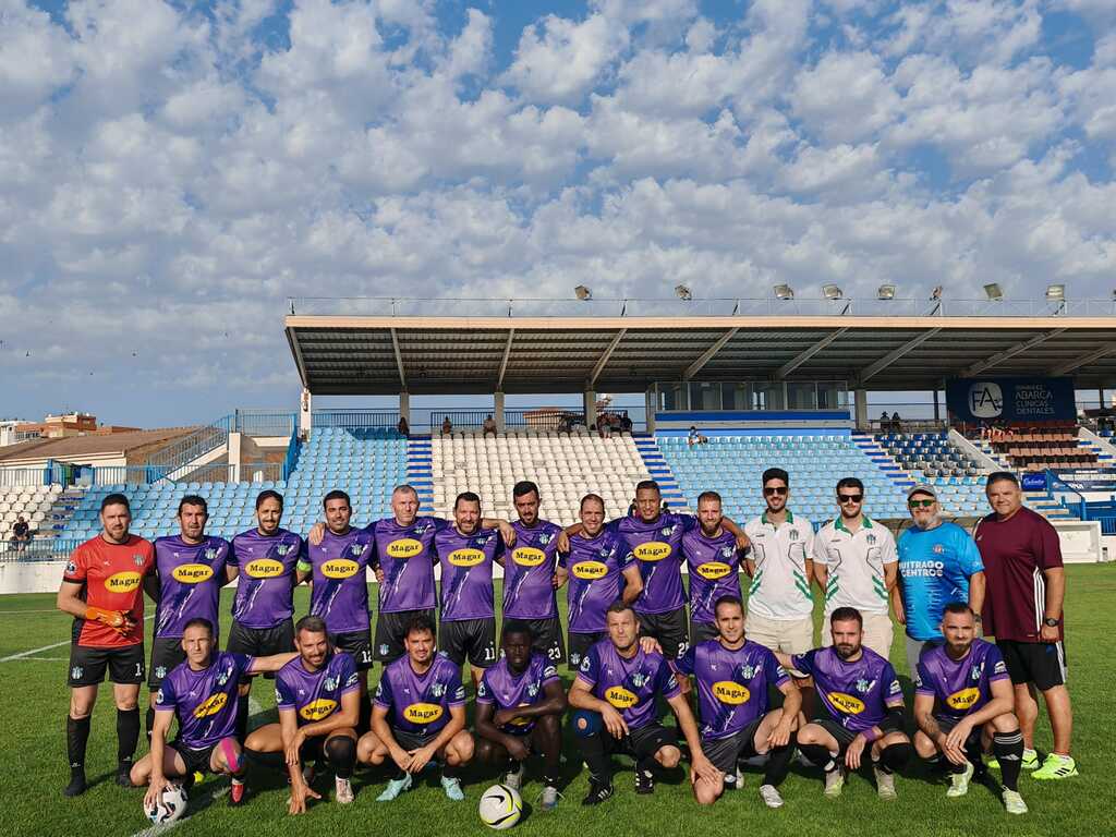 Componentes del CD Castell antes de comenzar la final.