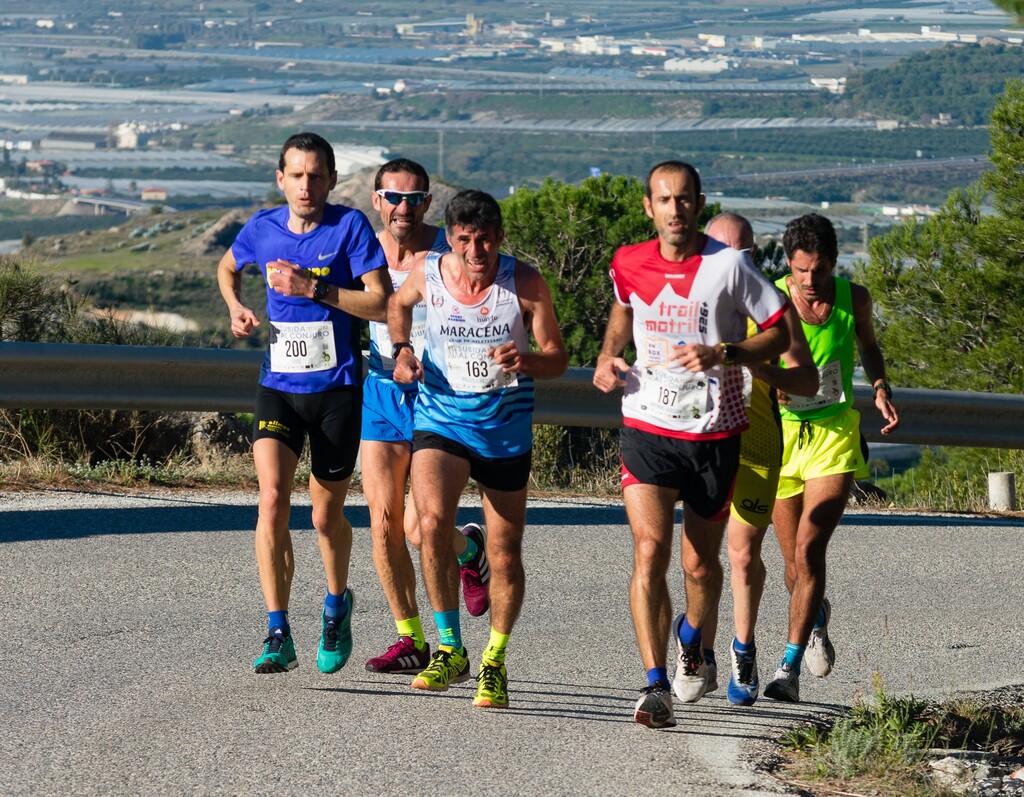 SUBIENDO Y SUFRIENDO. La Subida al Conjuro, una de las pruebas que más le gusta y en la que también ha sido primer local. En la imagen, flanqueado entre otros por Pepe Rodríguez Abarca y Joaquín España